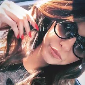 Meet your Posher, Gloria